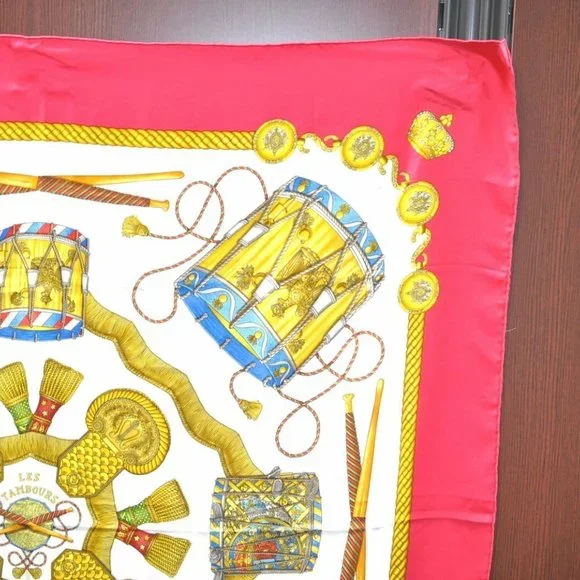 Authentic HERMES Carre 90 Scarf "LES TAMBOURS" Silk Red - Picture 4 of 12